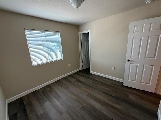 Building Photo - 1608 Anise Dr