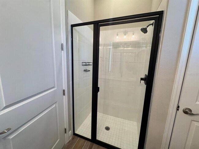 Building Photo - 16405 Silver Brk Wy