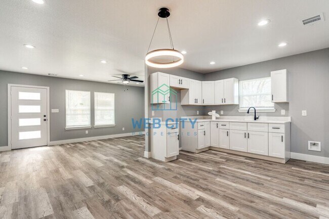 Building Photo - 3207 Mallory Dr