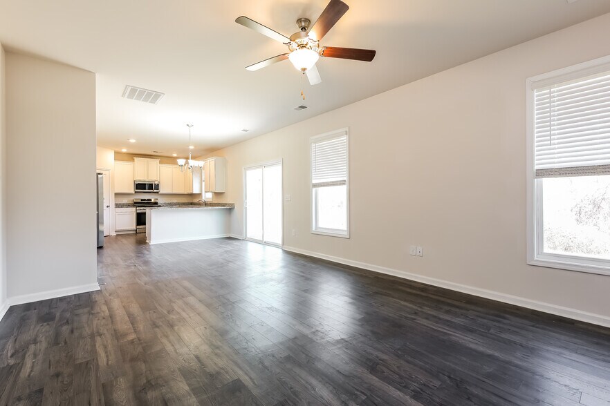 Building Photo - 332 White Peach Wy