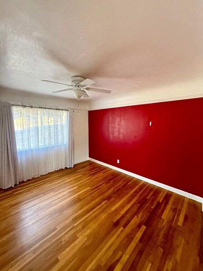 Building Photo - 2036 Lavey St