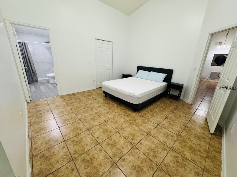 Private Master Room - 536 Cheshire Way