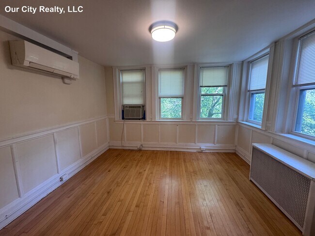Building Photo - 8 Craigie Cir