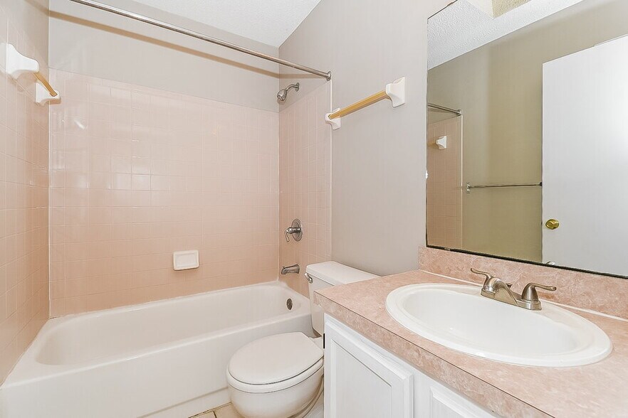 Building Photo - 12374 Mastin Cove Rd