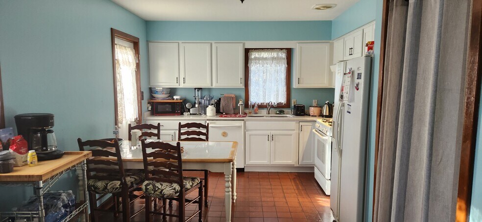 Updated kitchen - 2116 Thaler Ave