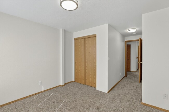 Building Photo - Great 2 story Townhome with Garage!