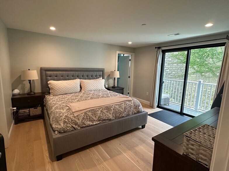 Building Photo - 56 Winship St