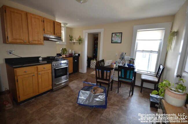 Building Photo - 53 West Seventh St. Unit 2