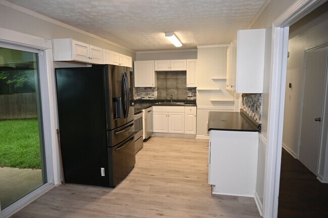 Building Photo - 2031 Wellborn Dr