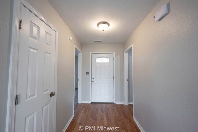 Building Photo - "Charming 3-Bed, 2-Bath Home on Scatter Woods Lane – 1,410 Sq Ft of Comfort Awaits in Indianapolis!"