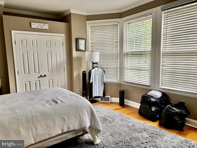 Building Photo - 300 Lombard St