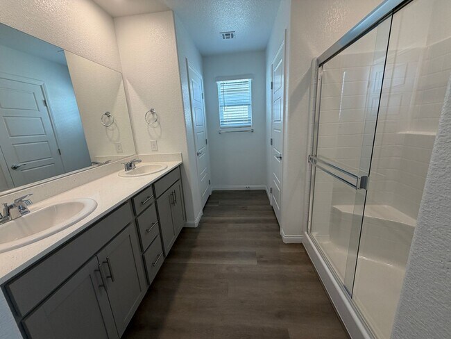 Building Photo - New Build - Never Lived In