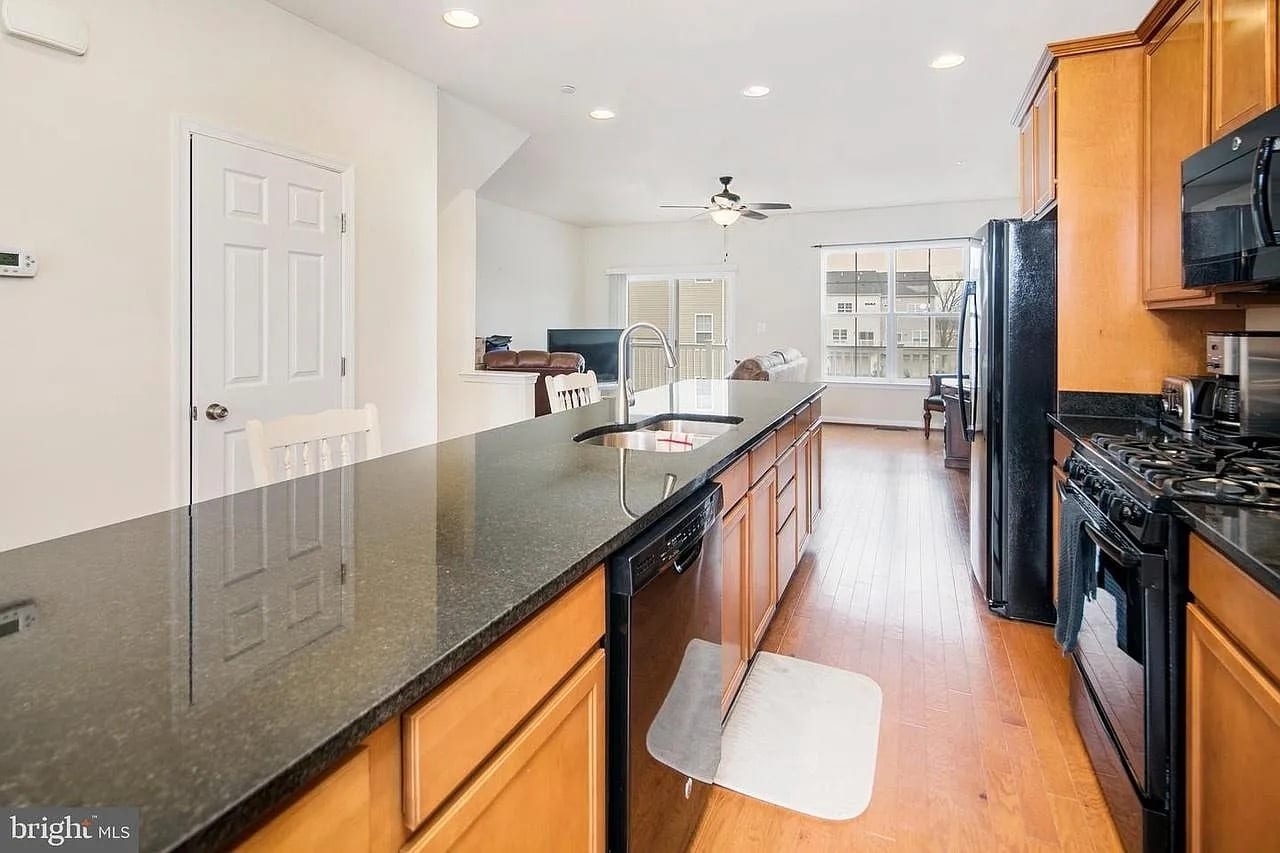 Building Photo - 5907 Leben Dr