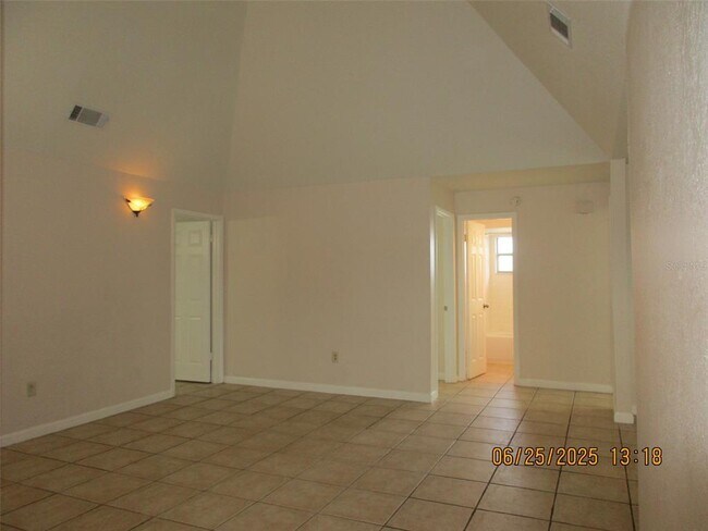 Building Photo - 154 Tulip Way