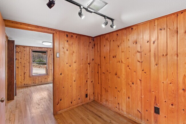 Building Photo - 807 Shoshone Pl