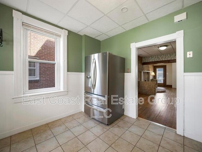 Building Photo - 827 Mulberry Ave