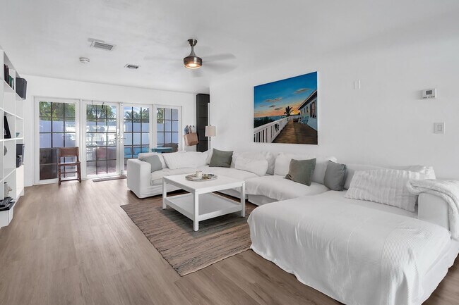 Building Photo - 2233 SE 15th St