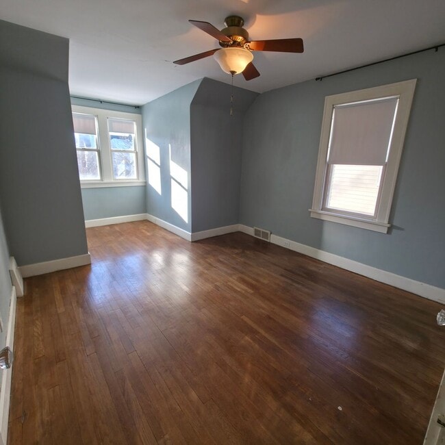 Building Photo - BEAUTIFUL 4 BEDROOM TUDOR STYLE HOME IN EUCLID