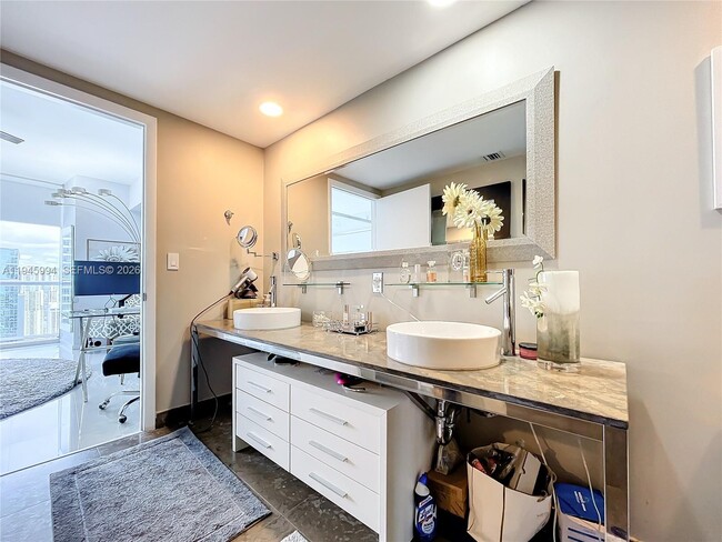 Building Photo - 475 Brickell Ave