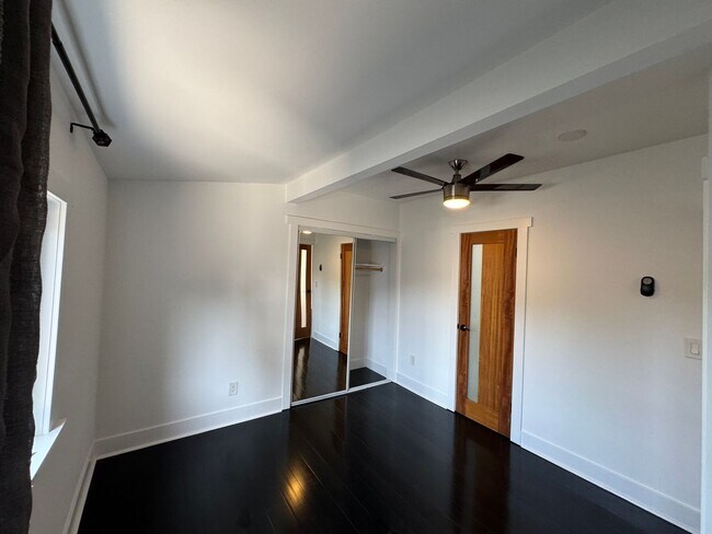 Building Photo - Cincinnati Duplex