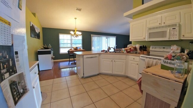 Building Photo - 6568 Fern St