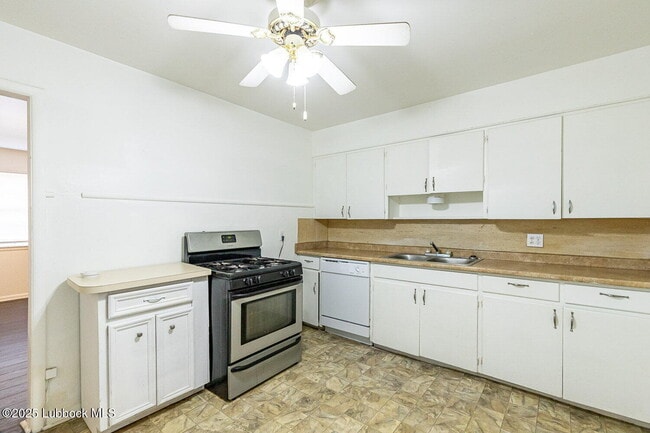 Building Photo - 815 52nd St