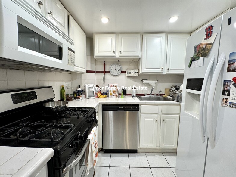 Building Photo - 83 E Brookline St