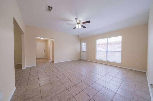 Building Photo - Cute 3 bed, 2 bath home in Grand Prairie