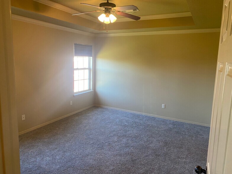 Building Photo - 450 Remson Ln