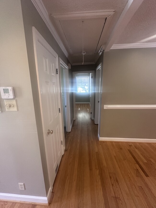 Building Photo - 150 Bernard Ct