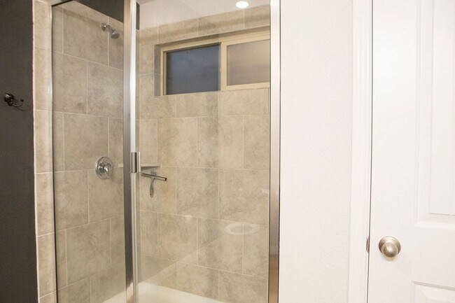 Building Photo - 3/2 Gorgeous Brick Home