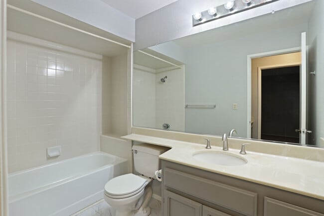 Building Photo - 562 La Corso Dr