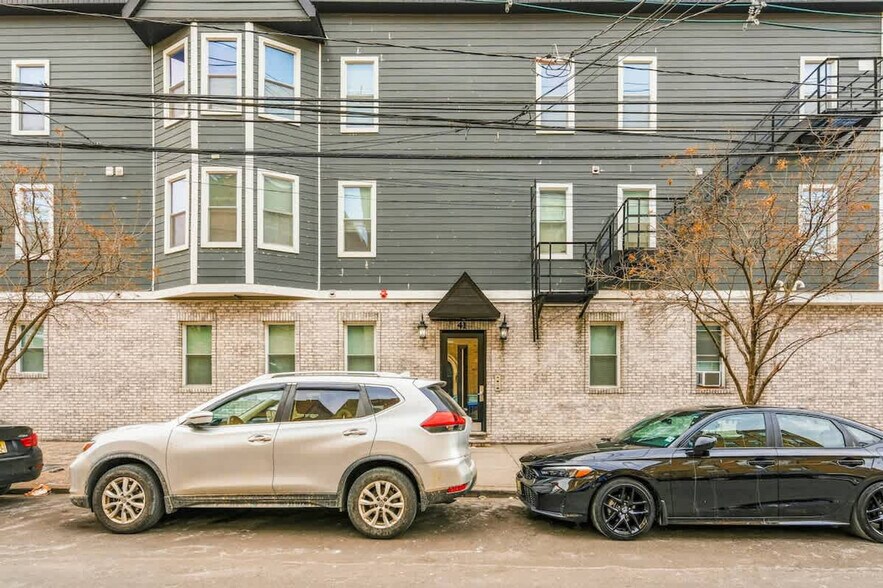 Building Photo - 41 Vroom St