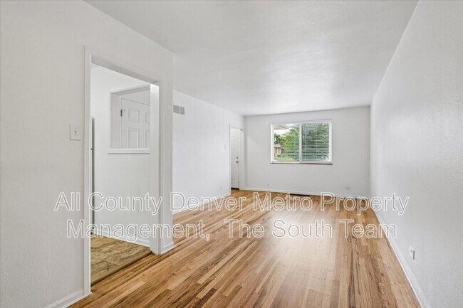 Building Photo - 10207 E 14th Ave