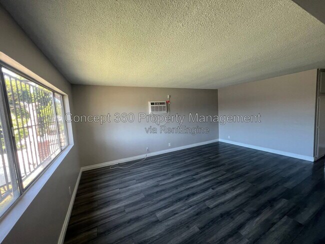 Building Photo - 2268 Myrtle Ave