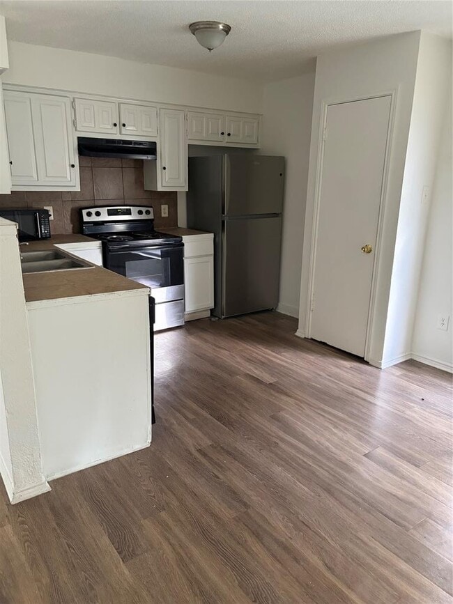 Building Photo - 8503 Colony Loop Dr