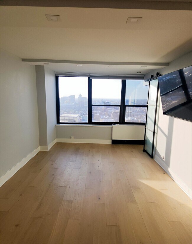 Building Photo - 1560 N Sandburg Terrace