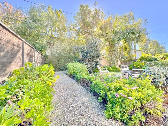 Building Photo - Beautiful Zen inspired modern 3 Bed + 3 Bath House + Garage + Private Yard