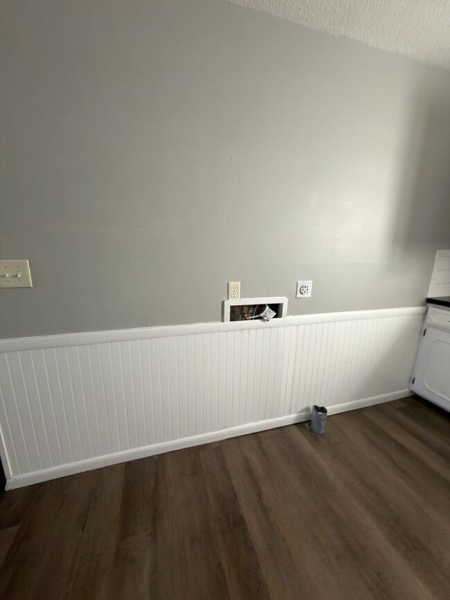 Building Photo - 747 S Nettleton Ave