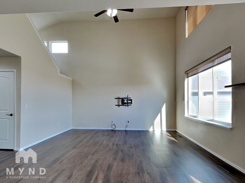 Building Photo - 6365 San Mateo Dr