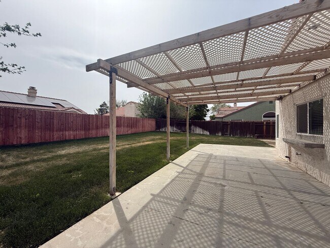 Building Photo - Lancaster 3 Bedroom + 3 Bathroom