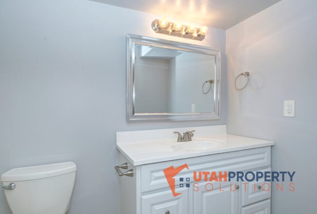 Building Photo - 1108 Emerald Pools Ln