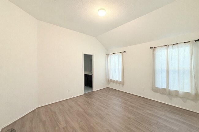 Building Photo - 15515 Islandview Ln