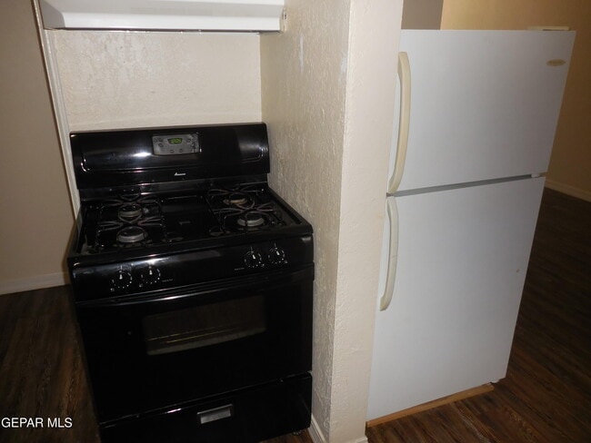 Building Photo - 701 W Yandell Dr