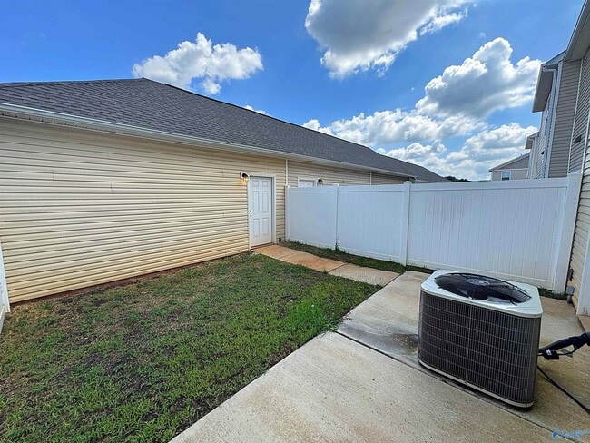 Building Photo - 346 Falling Water Ln SW
