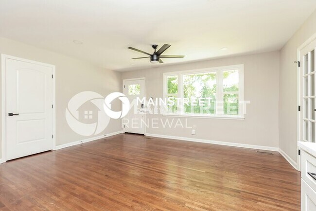 Building Photo - 3 Bedroom Pet-Friendly Home in NASHVILLE, TN with Main Street Renewal