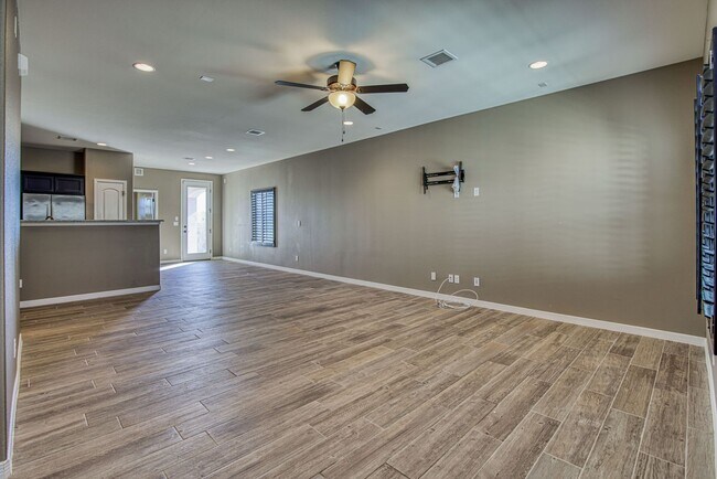 Building Photo - Beautiful Modern & Contemporary House