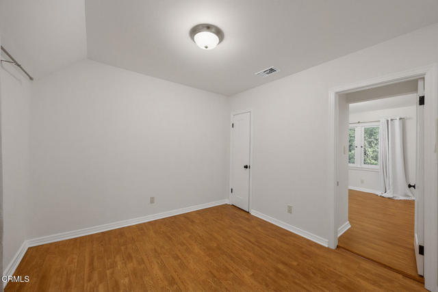 Building Photo - 900 E Glenoaks Blvd