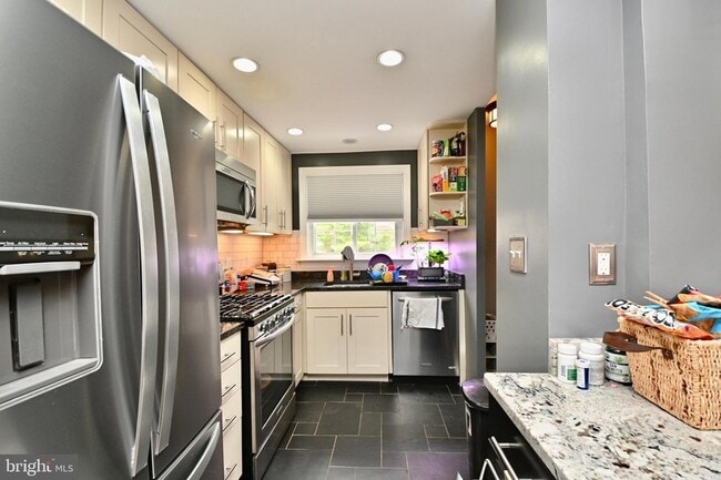 Building Photo - 3309 Martha Custis Dr