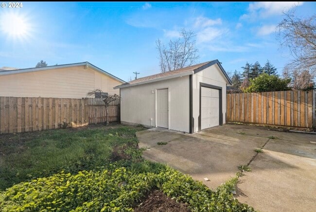 Building Photo - 8314 SE Holgate Blvd
